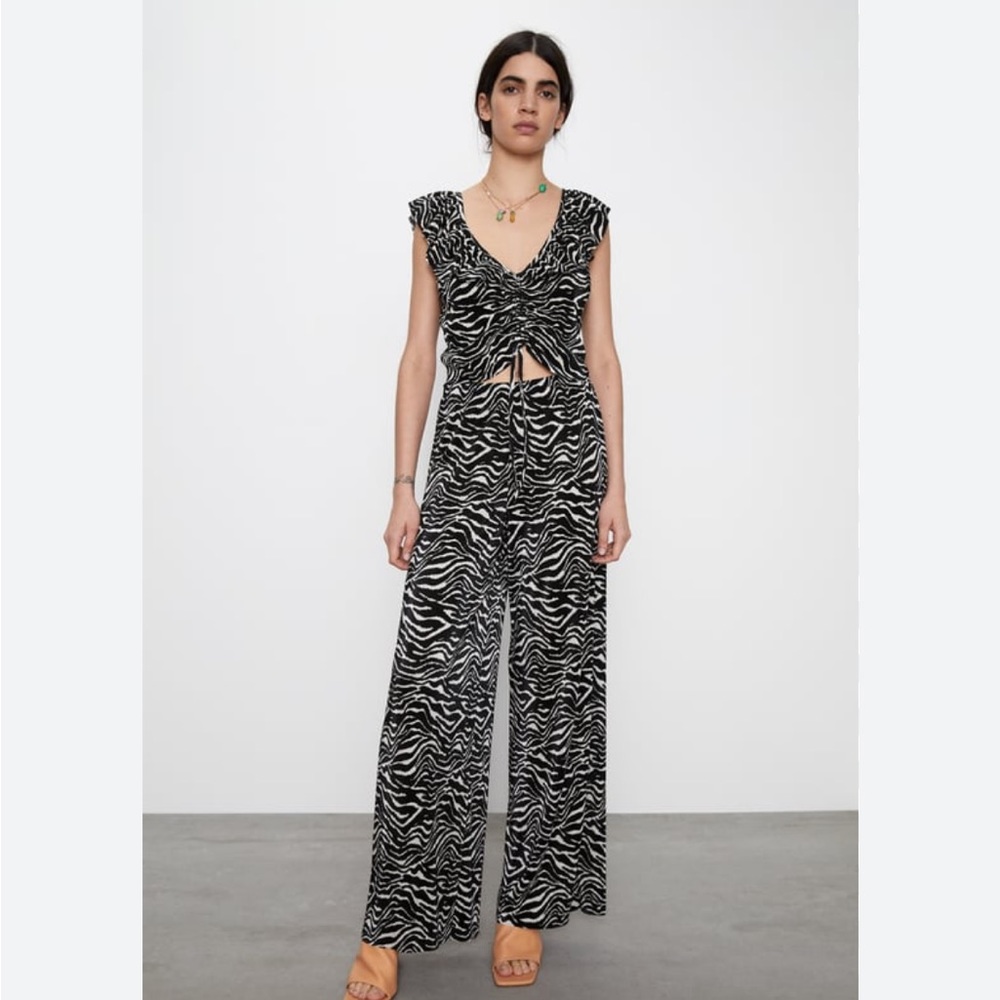 Excellent condition Zara pleated pants